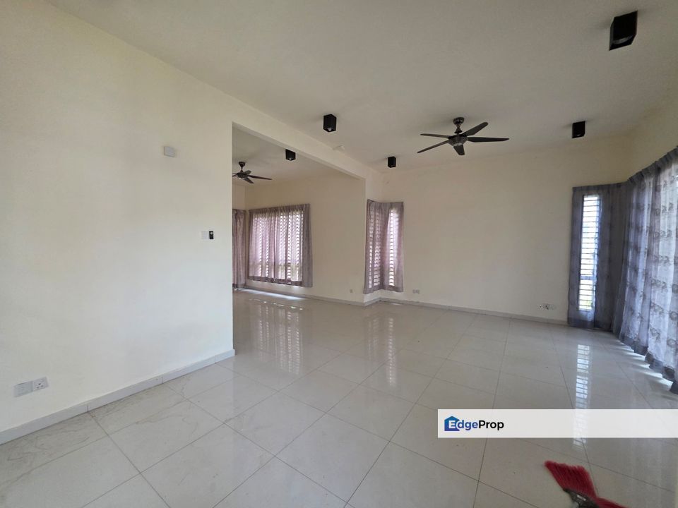 <Dekat Tasek> 
SEMI D 2 TINGKAT P1 KOTASAS , Pahang, Kuantan