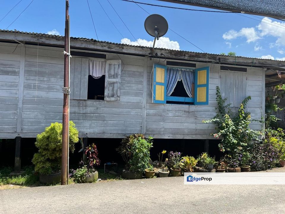 Tanah Lot Banglo Beserta Rumah Kayu Kg Tengah Sri Teruntum, Pahang, Kuantan