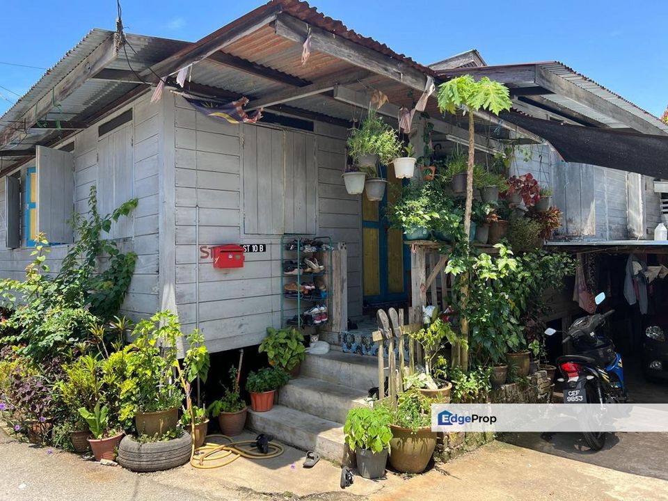 Tanah Lot Banglo Beserta Rumah Kayu Kg Tengah Sri Teruntum, Pahang, Kuantan