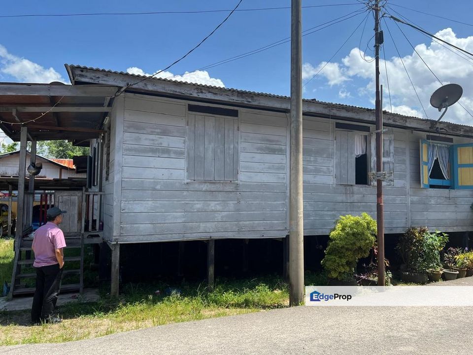 Tanah Lot Banglo Beserta Rumah Kayu Kg Tengah Sri Teruntum, Pahang, Kuantan