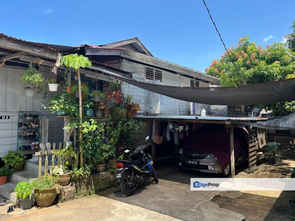 Tanah Lot Banglo Beserta Rumah Kayu Kg Tengah Sri Teruntum, Pahang, Kuantan