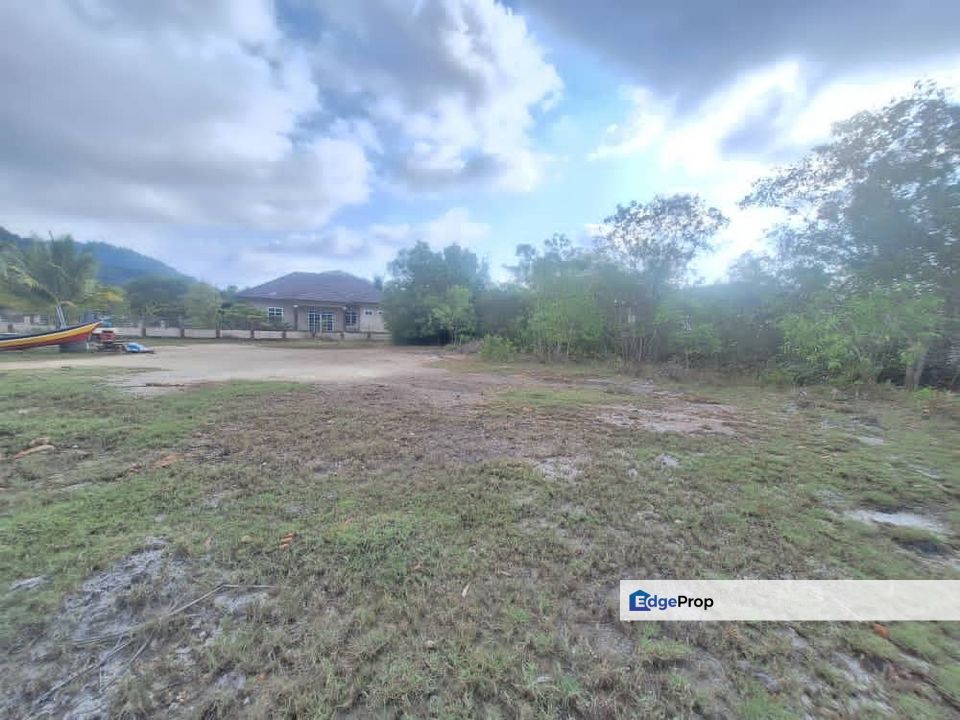 Tanah Lot Banglo di Kg Rengit,Paka, Terengganu, Paka