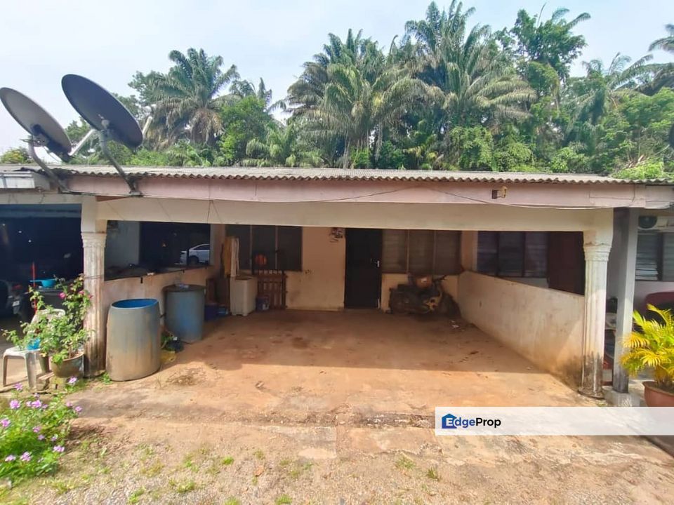 Teres Setingkat di Taman Emas Sri Jaya Maran,Pahang, Pahang, Maran Mengkarak