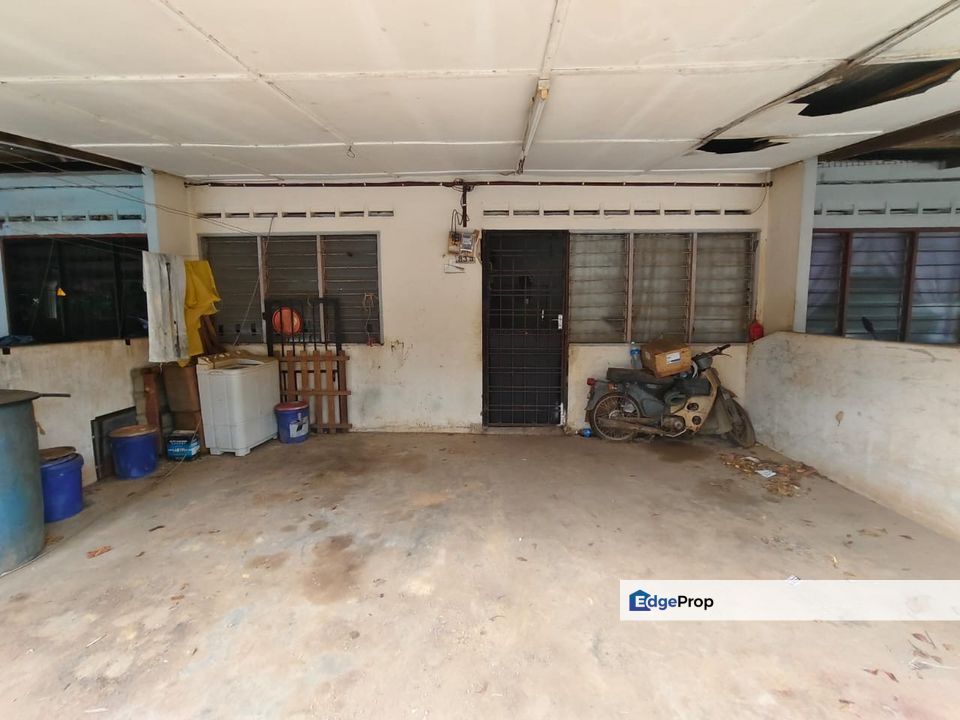 Teres Setingkat di Taman Emas Sri Jaya Maran,Pahang, Pahang, Maran Mengkarak