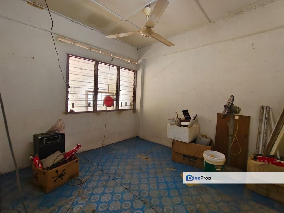 Teres Setingkat di Taman Emas Sri Jaya Maran,Pahang, Pahang, Maran Mengkarak