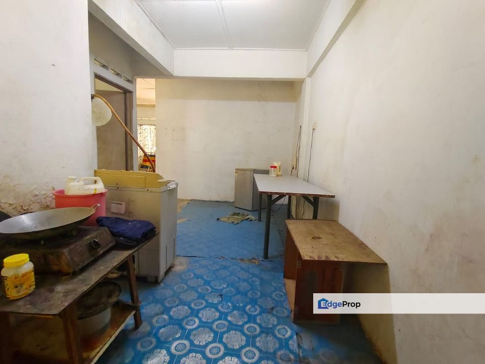 Teres Setingkat di Taman Emas Sri Jaya Maran,Pahang, Pahang, Maran Mengkarak