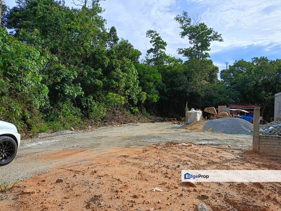 Tanah Lot Banglo Chendering, sebelah Pandan Makmur Bypass Kuantan, Pahang, Kuantan