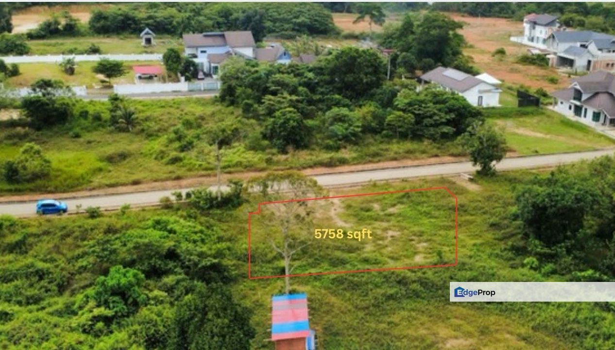 Tanah Lot Banglo di Bukit Goh Kuantan Berhampiran Kotasas , Pahang, Kuantan