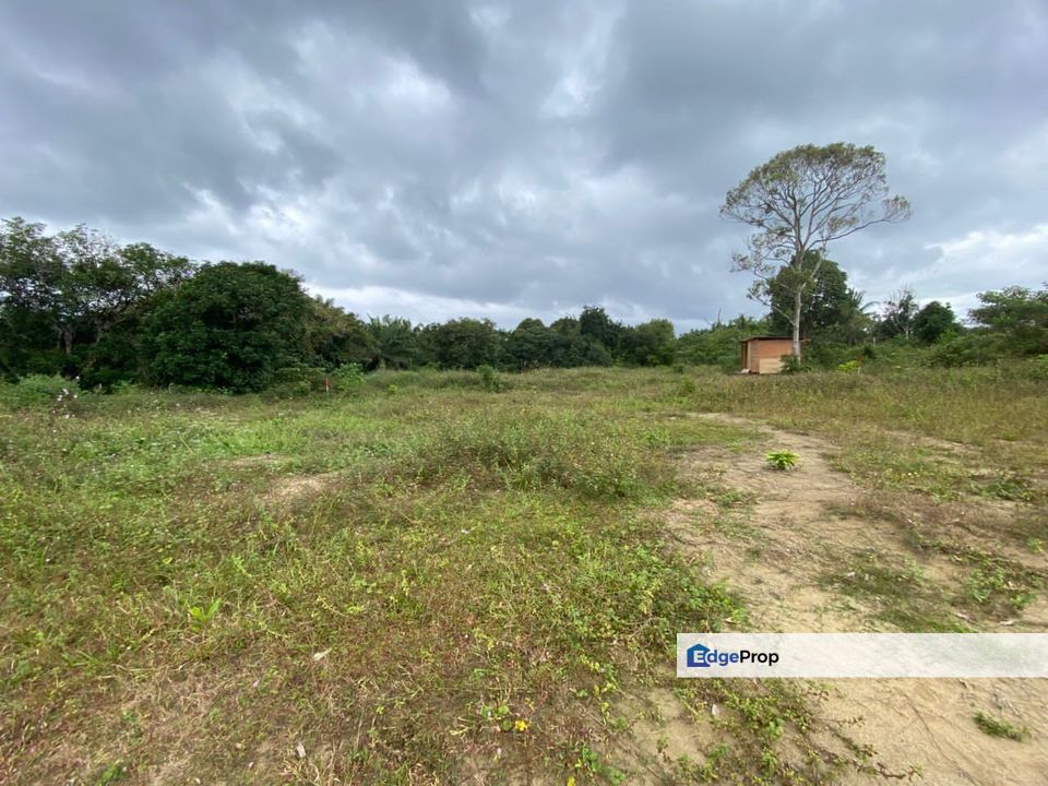 Tanah Lot Banglo di Bukit Goh Kuantan Berhampiran Kotasas , Pahang, Kuantan