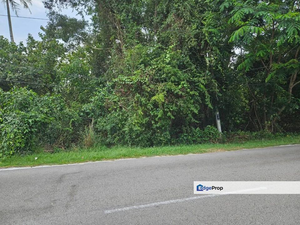 Tanah Lot Bangunan (kawasan bebas banjir) di Kuala Kemaman , Terengganu, Kemaman