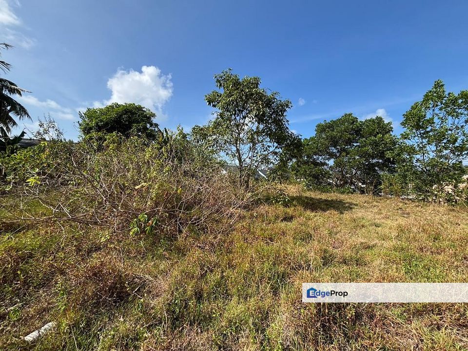 Tanah Lot Banglo di Kampung Penunjuk, Kijal Kemaman, Terengganu, Kijal