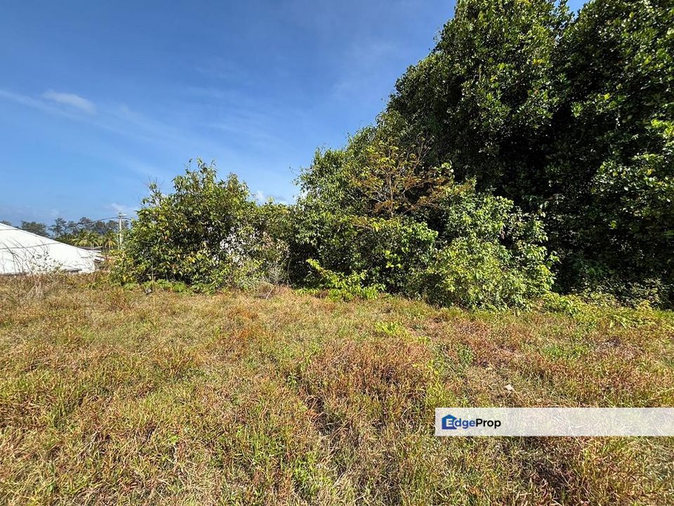 Tanah Lot Banglo di Kampung Penunjuk, Kijal Kemaman, Terengganu, Kijal