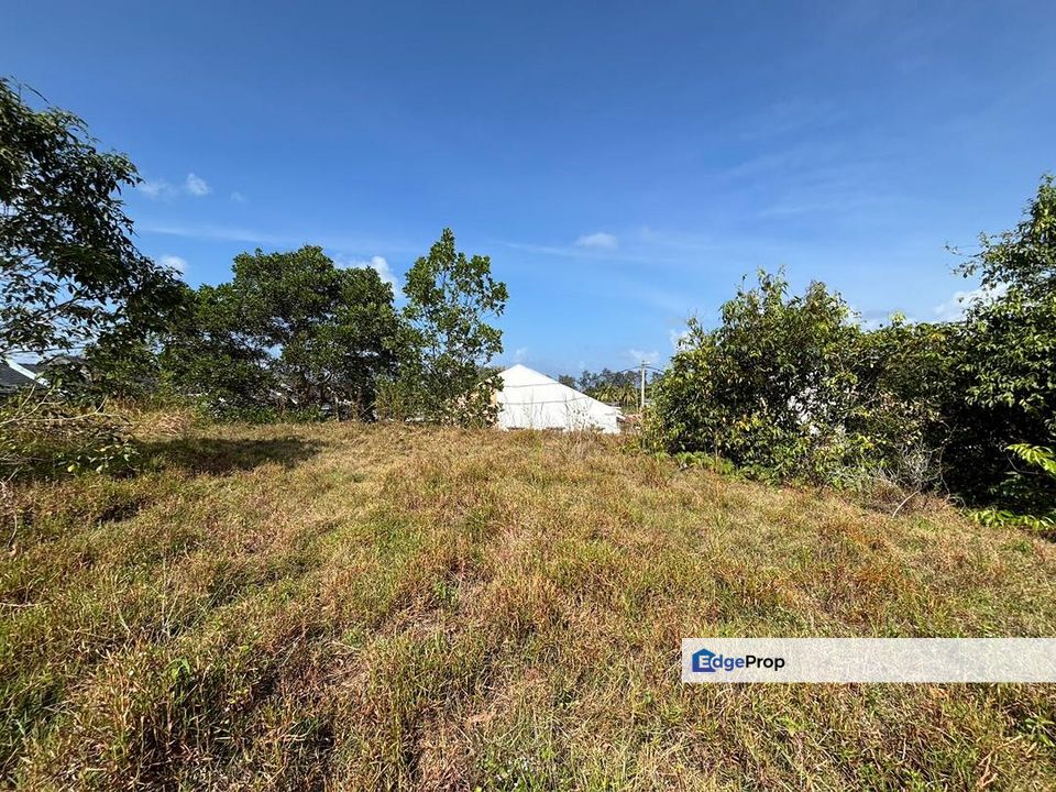 Tanah Lot Banglo di Kampung Penunjuk, Kijal Kemaman, Terengganu, Kijal
