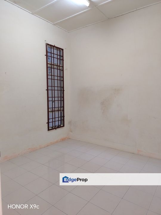 Teres Setingkat Bumilot Di Taman Sri Inderapura Kuantan , Pahang, Kuantan