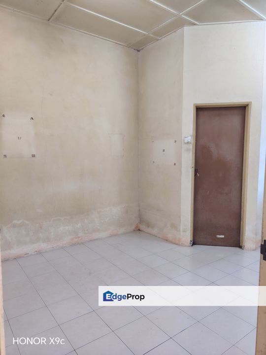 Teres Setingkat Bumilot Di Taman Sri Inderapura Kuantan , Pahang, Kuantan