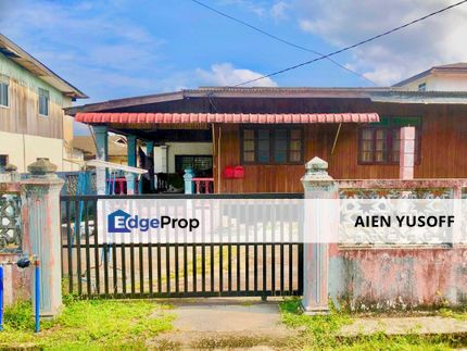 Rumah Kayu Separuh Batu di Kemasik Kemaman Belakang Diy Kemasik, Terengganu, Kemaman