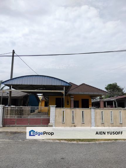 [Renovated] Banglo Setingkat Taman Lknp Pekan near Peramu Jaya, Pahang, Pekan