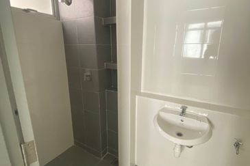 730K Terrace house IN Kota Kemuning (24 x 75)