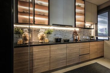 Exquisite Semi-D House for Sale in Kota Kemuning with Luxurious Lakeside Living