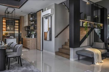 Exquisite Semi-D House for Sale in Kota Kemuning with Luxurious Lakeside Living