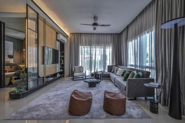 Exquisite Semi-D House for Sale in Kota Kemuning with Luxurious Lakeside Living