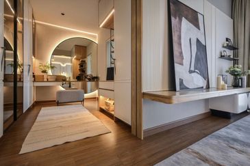 Exquisite Semi-D House for Sale in Kota Kemuning with Luxurious Lakeside Living