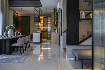 Exquisite Semi-D House for Sale in Kota Kemuning with Luxurious Lakeside Living