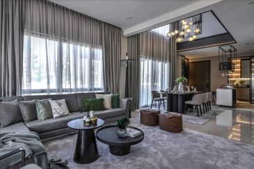 Exquisite Semi-D House for Sale in Kota Kemuning with Luxurious Lakeside Living