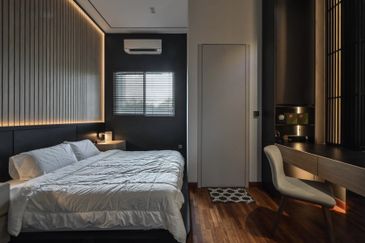 32 x 85 Semi d with only 1.4M!!!