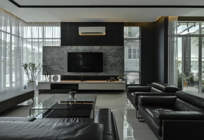 32 x 85 Semi d with only 1.4M!!!