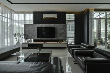 32 x 85 Semi d with only 1.4M!!!