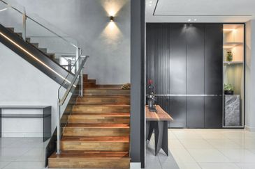 32 x 85 Semi d with only 1.4M!!!