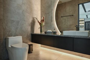 32 x 85 Semi d with only 1.4M!!!