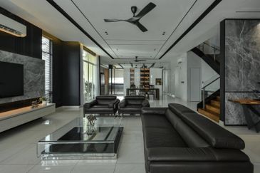 32 x 85 Semi d with only 1.4M!!!