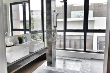 Kota Kemuning 1.58M Lakefront Villa Bungalow