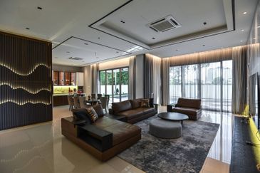 LUXURY 2 STOREY BUNGALOW IN KOTA KEMUNING