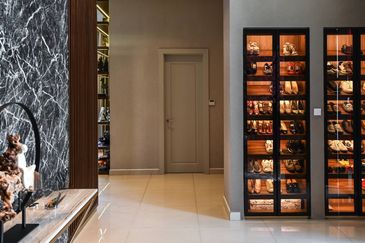 LUXURY 2 STOREY BUNGALOW IN KOTA KEMUNING