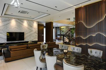 LUXURY 2 STOREY BUNGALOW IN KOTA KEMUNING