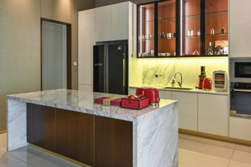 LUXURY 2 STOREY BUNGALOW IN KOTA KEMUNING