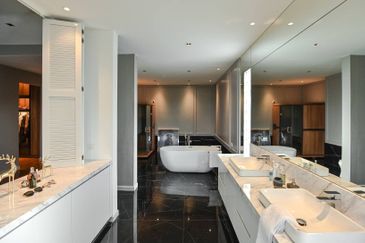 LUXURY 2 STOREY BUNGALOW IN KOTA KEMUNING