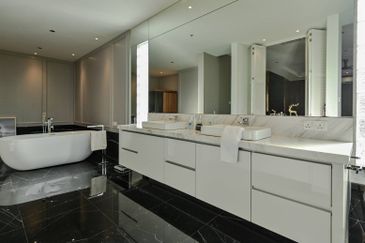 LUXURY 2 STOREY BUNGALOW IN KOTA KEMUNING