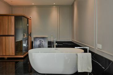 LUXURY 2 STOREY BUNGALOW IN KOTA KEMUNING