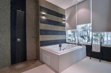 LUXURY 2 STOREY BUNGALOW IN KOTA KEMUNING