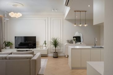 New Condo with 3 mins distance walk to shopping