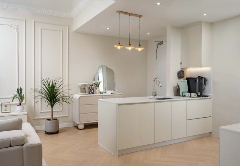 New Condo with 3 mins distance walk to shopping