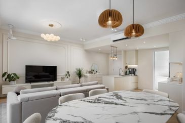 New Condo with 3 mins distance walk to shopping