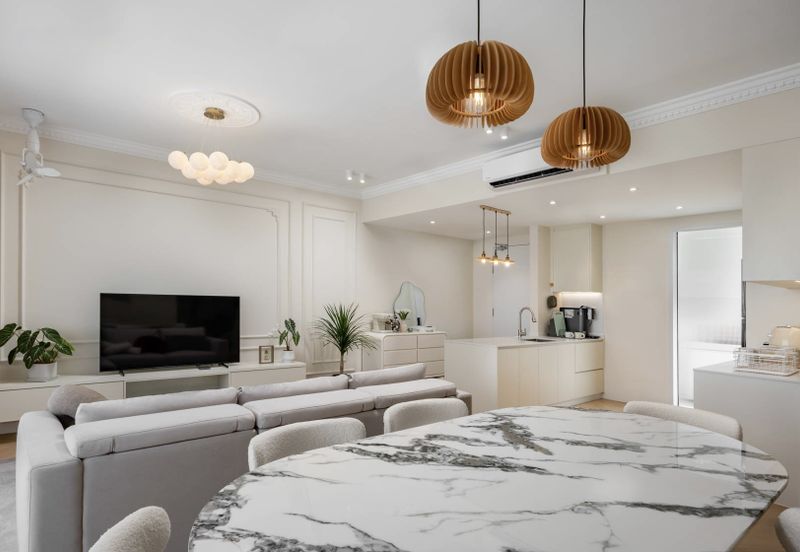 New Condo with 3 mins distance walk to shopping