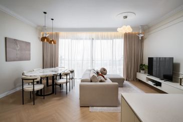 New Condo with 3 mins distance walk to shopping