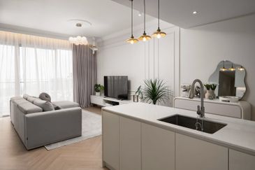 New Condo with 3 mins distance walk to shopping