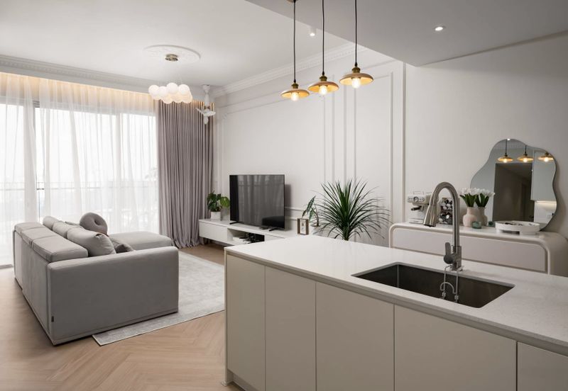 New Condo with 3 mins distance walk to shopping